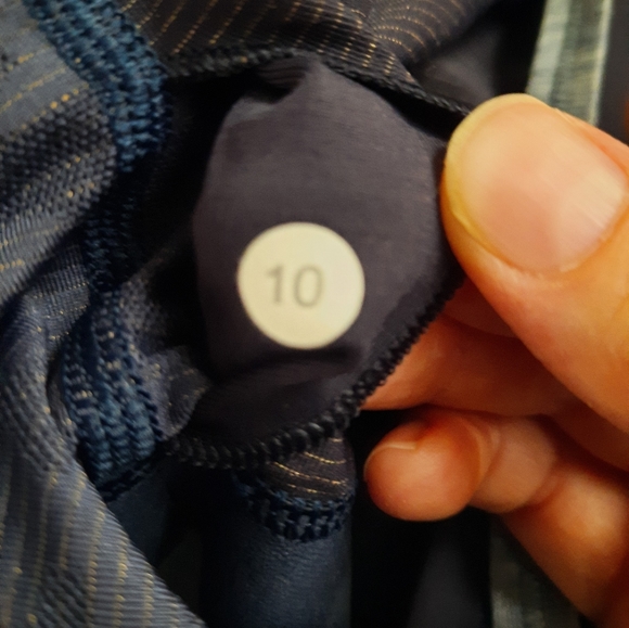 Lululemon Run For Gold Tank, Size 10 - Picture 9 of 11